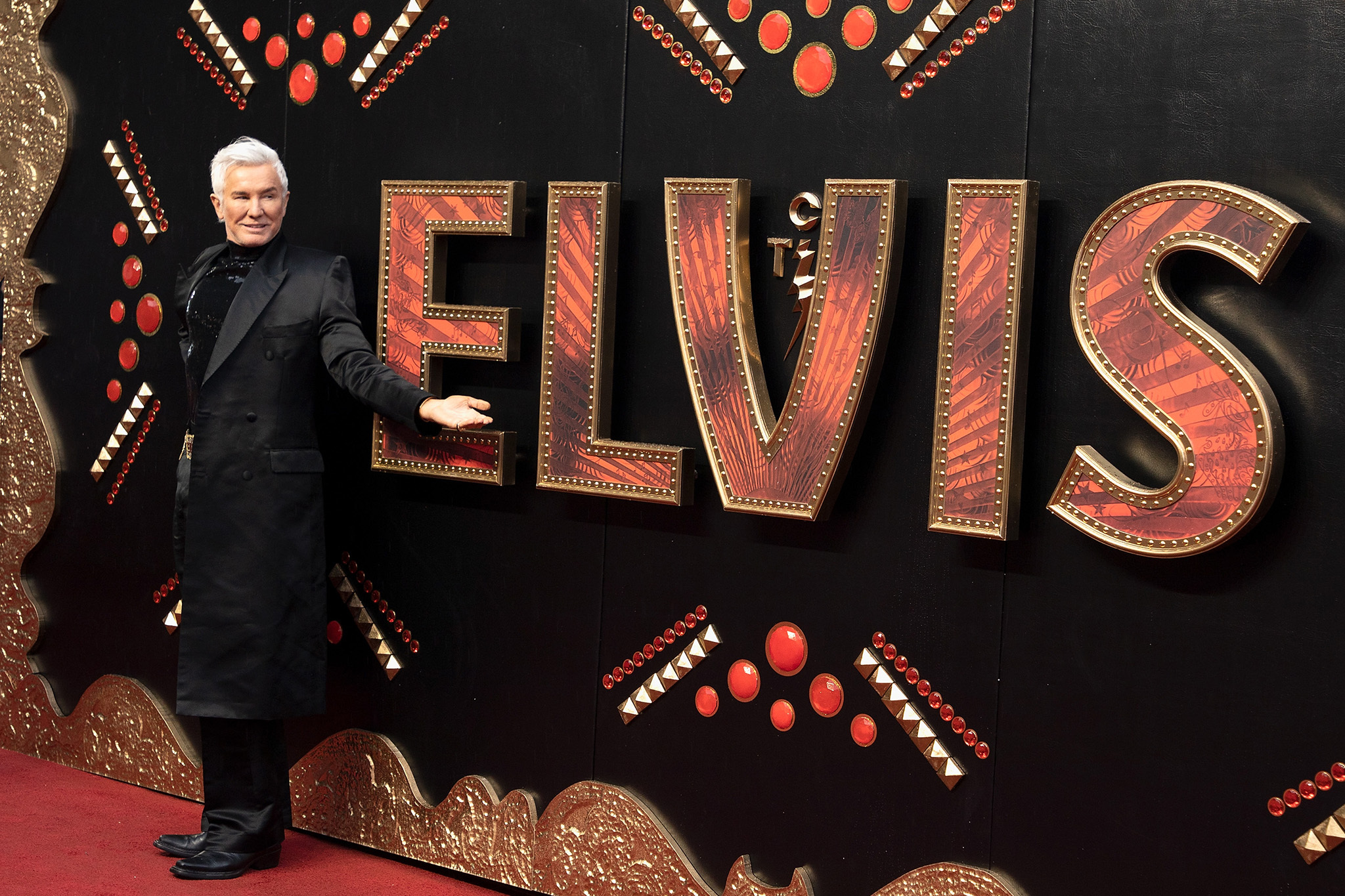 Director Baz Luhrmann Explains Tom Hanks Accent In Elvis 4073