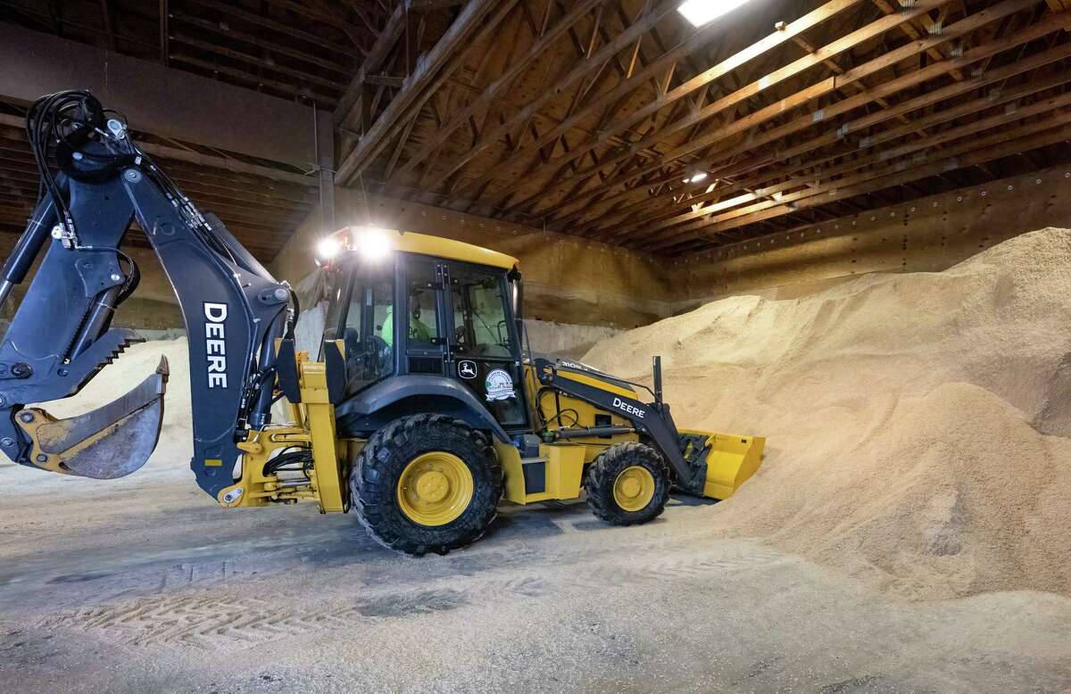 Storm blankets high spots, largely spares many lowerlying areas of