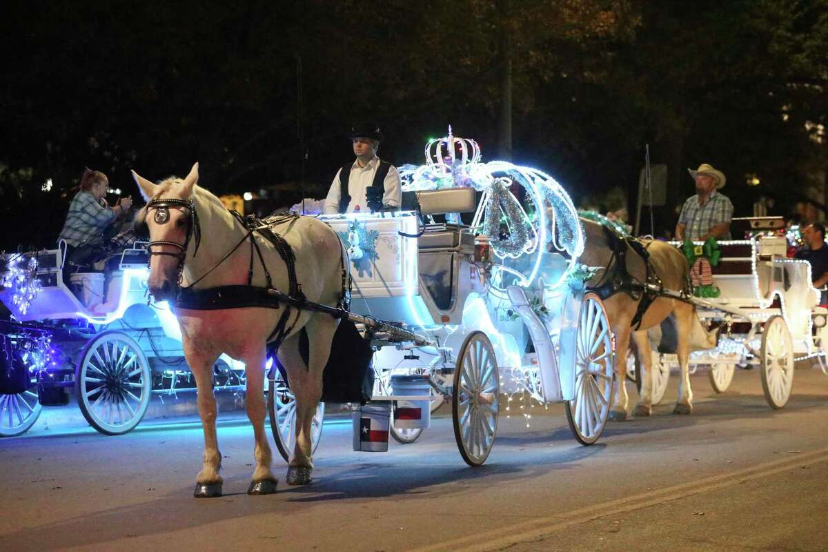 A reader is against a proposed plan to phase out horse-drawn carriages in San Antonio.