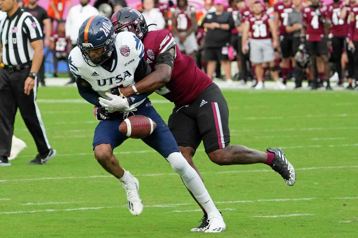 UTSA safety Clifford Chattman commits a crucial error as he fumbles the ball after intercepting a pass intended for Troy tight end Deyunkrea Lewis. Troy recovered and took advantage by scoring a touchdown on the possession.