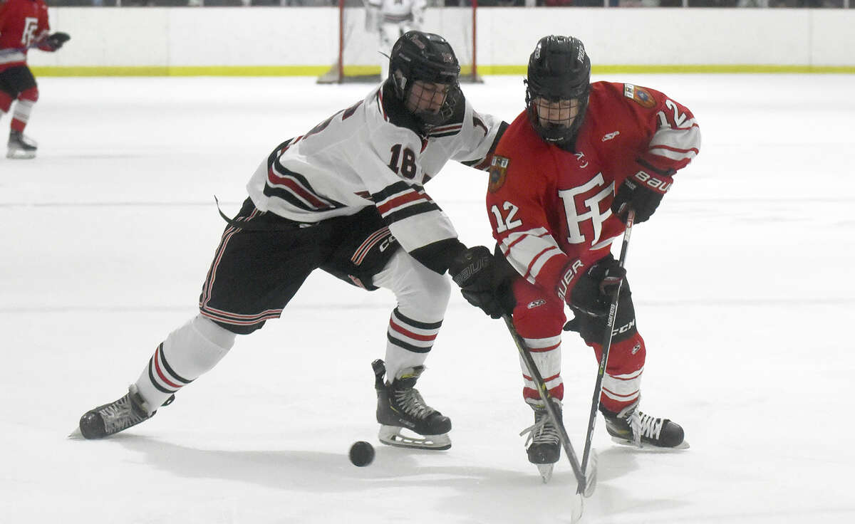 Fairfield Prep boys ice hockey defeats New Canaan in Darien