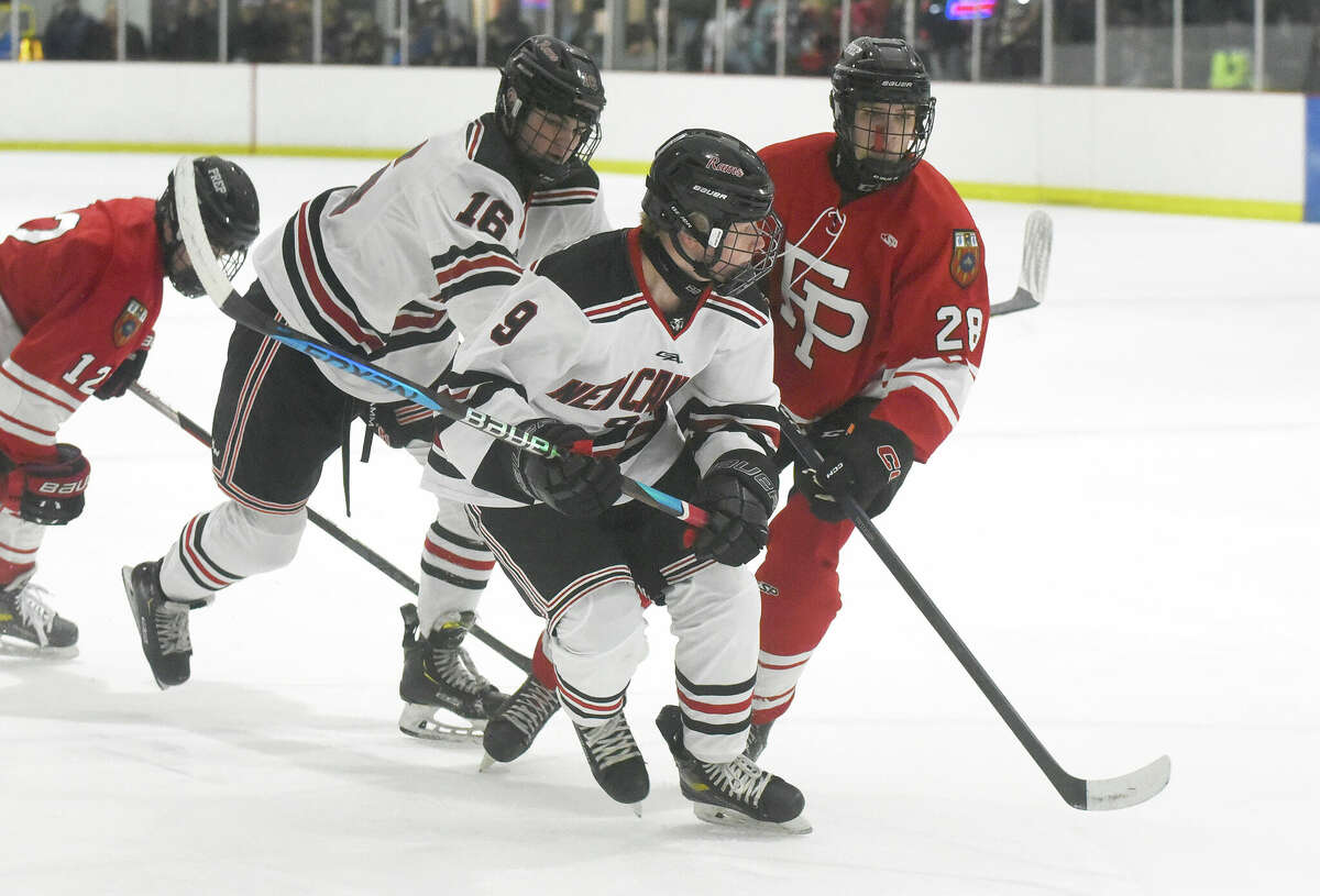 Fairfield Prep boys ice hockey defeats New Canaan in Darien