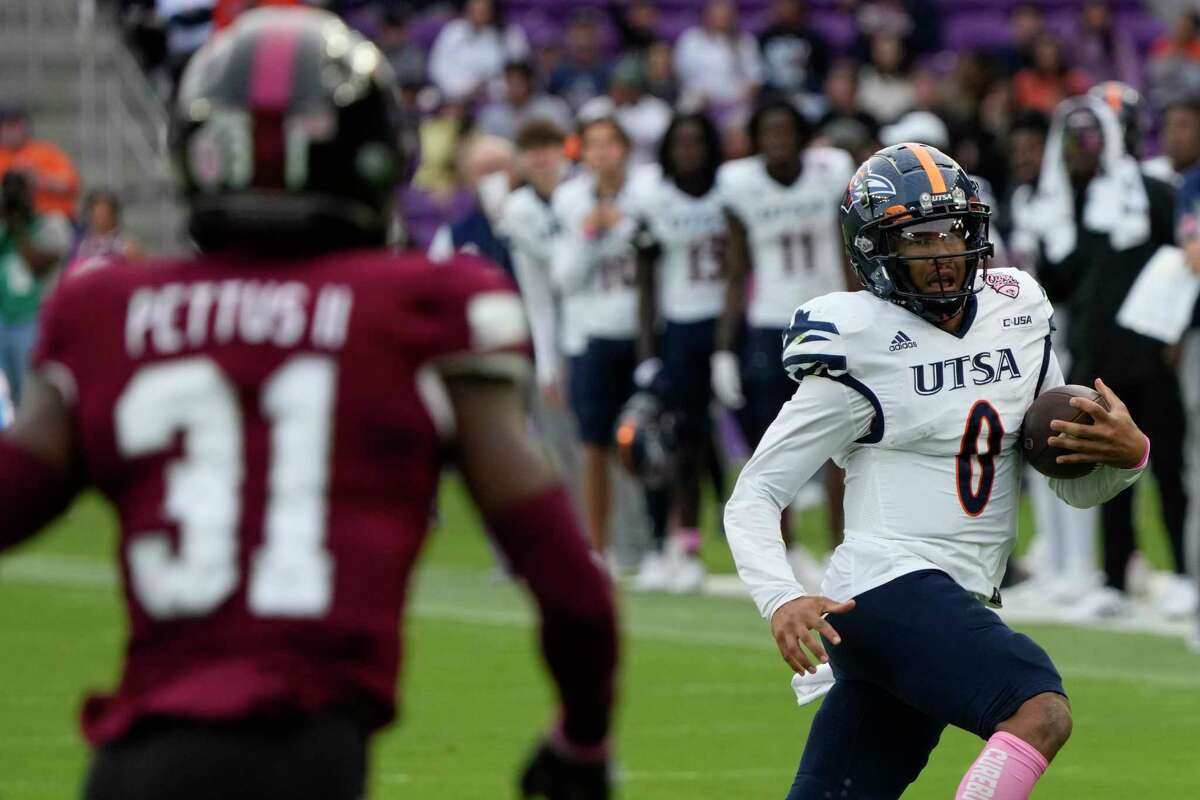 UTSA quarterback Frank Harris (0) runs for yardage past Troy safety Dell Pettus (31) during the first half of the Cure Bowl NCAA college football game, Friday, Dec. 16, 2022, in Orlando, Fla. (AP Photo/John Raoux)