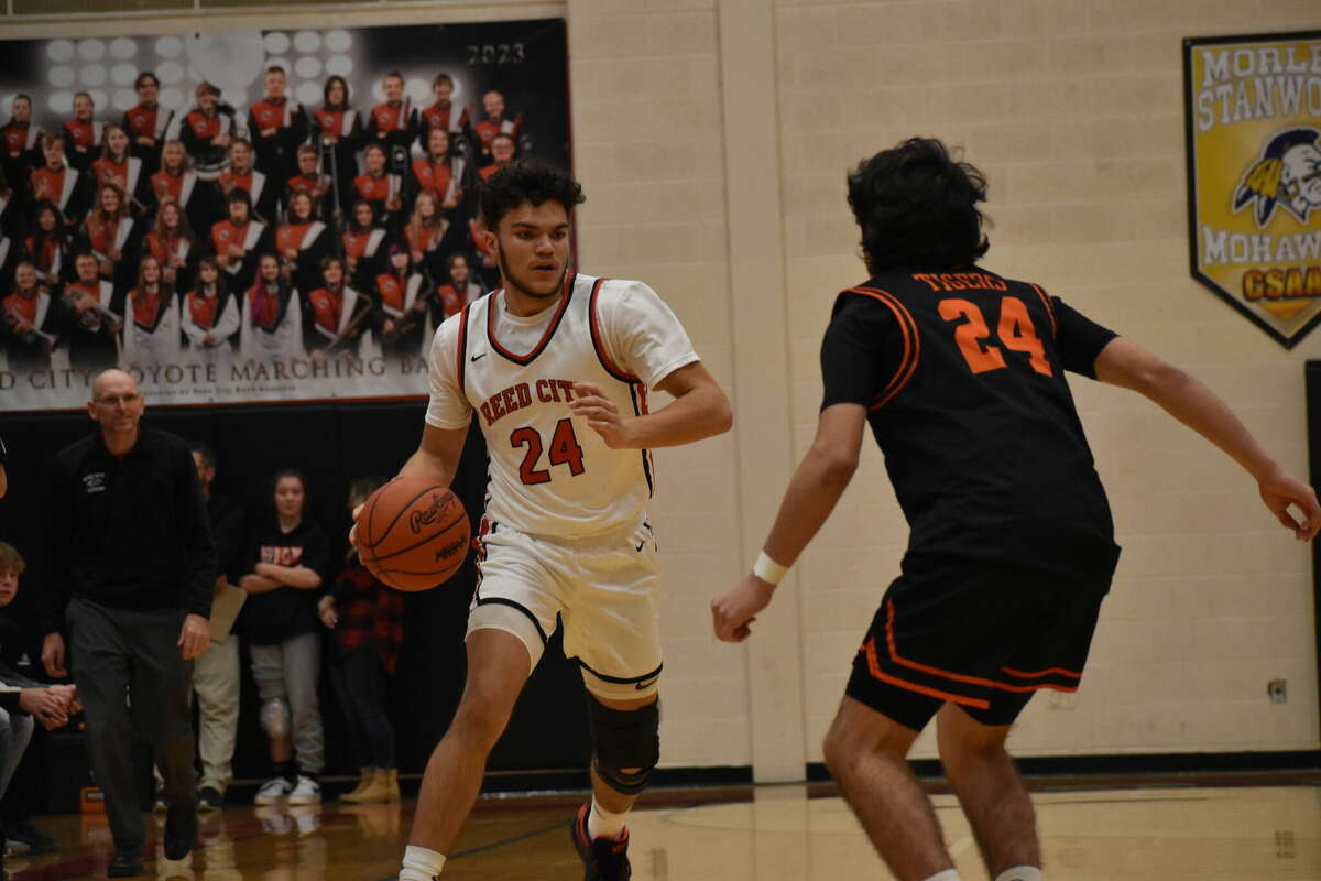 Reed City basketball defeats Grant powered by Xavier Allen