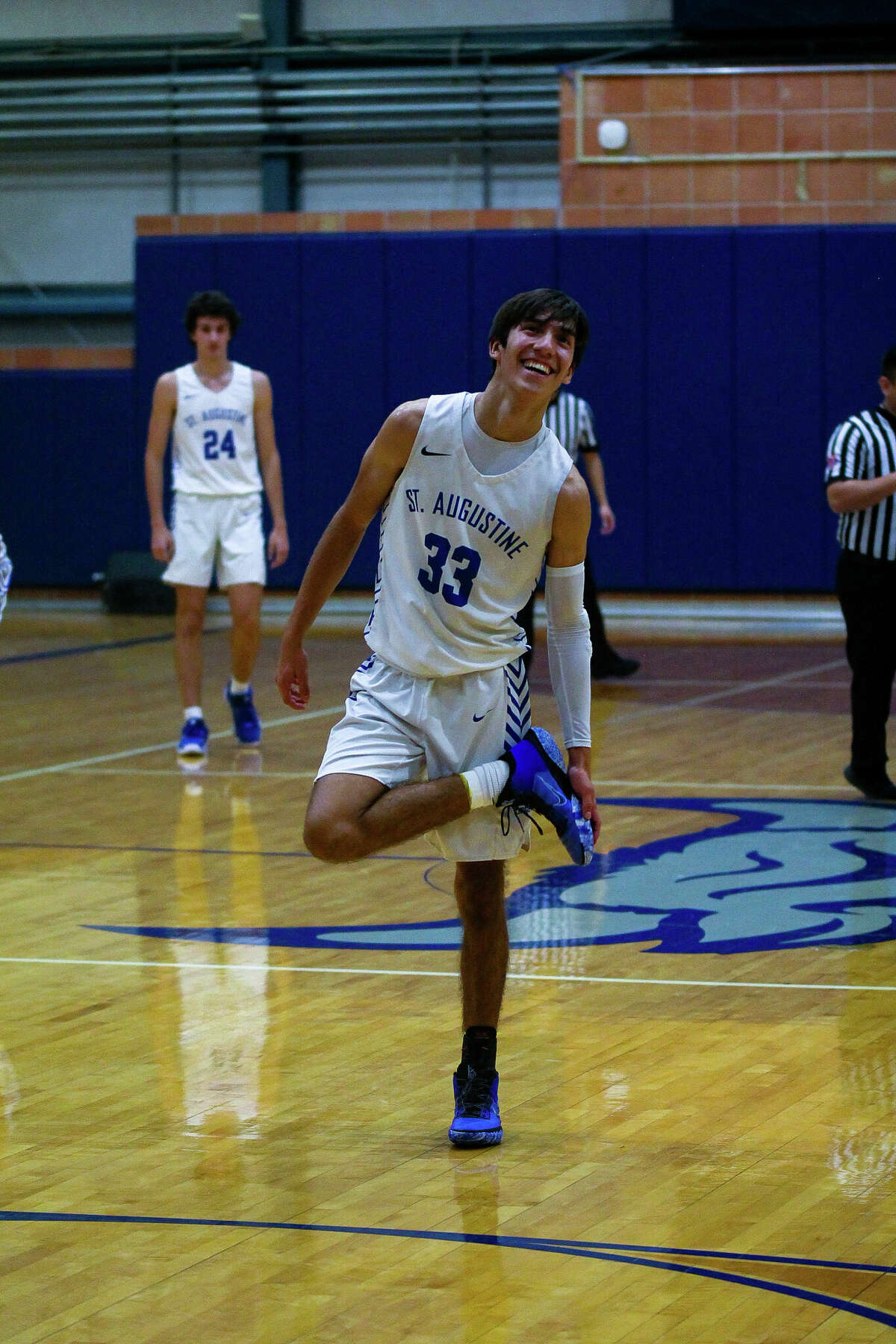 Octavio Benavides scored 20 points as the St. Augustine Knights beat the Cigarroa Toros on Friday.