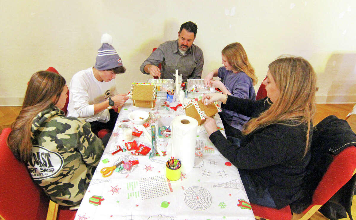 Photos Making gingerbread houses in Greenwich