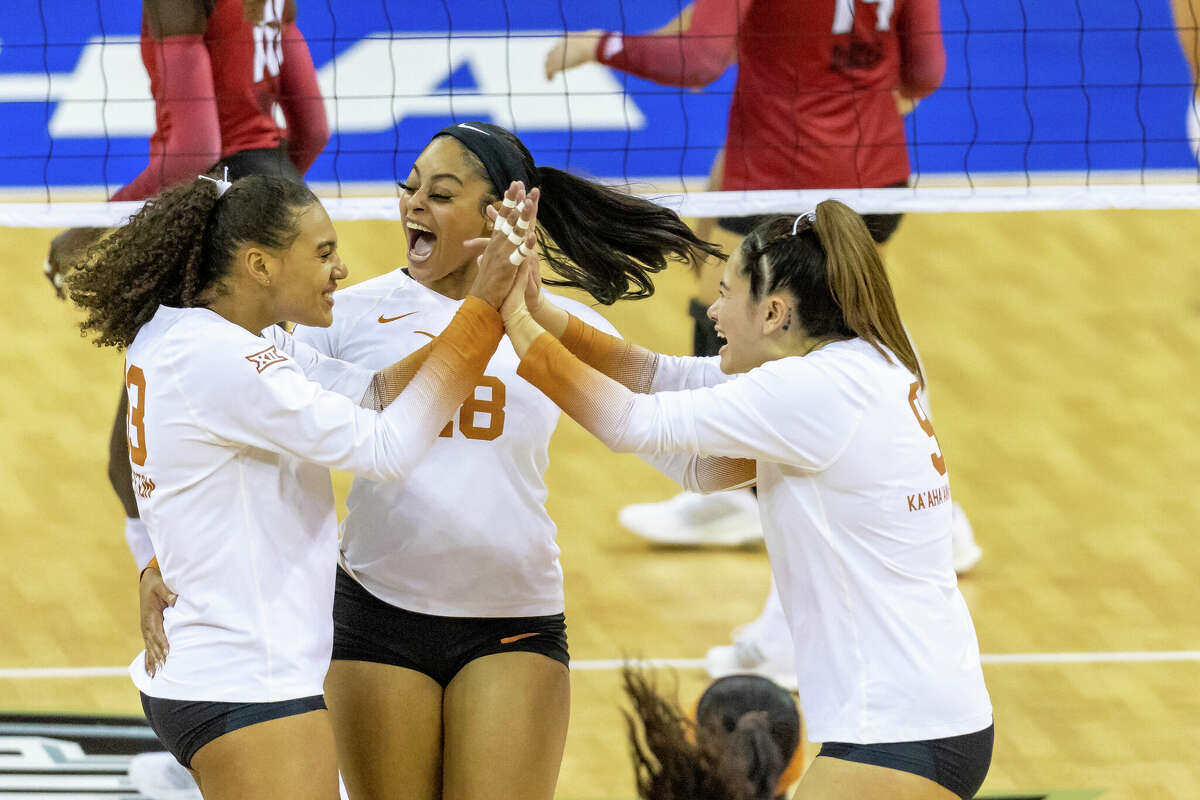 Texas Longhorns win national volleyball title over Louisville