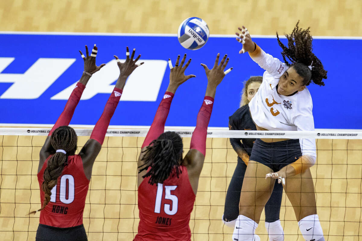 Texas Longhorns win national volleyball title over Louisville