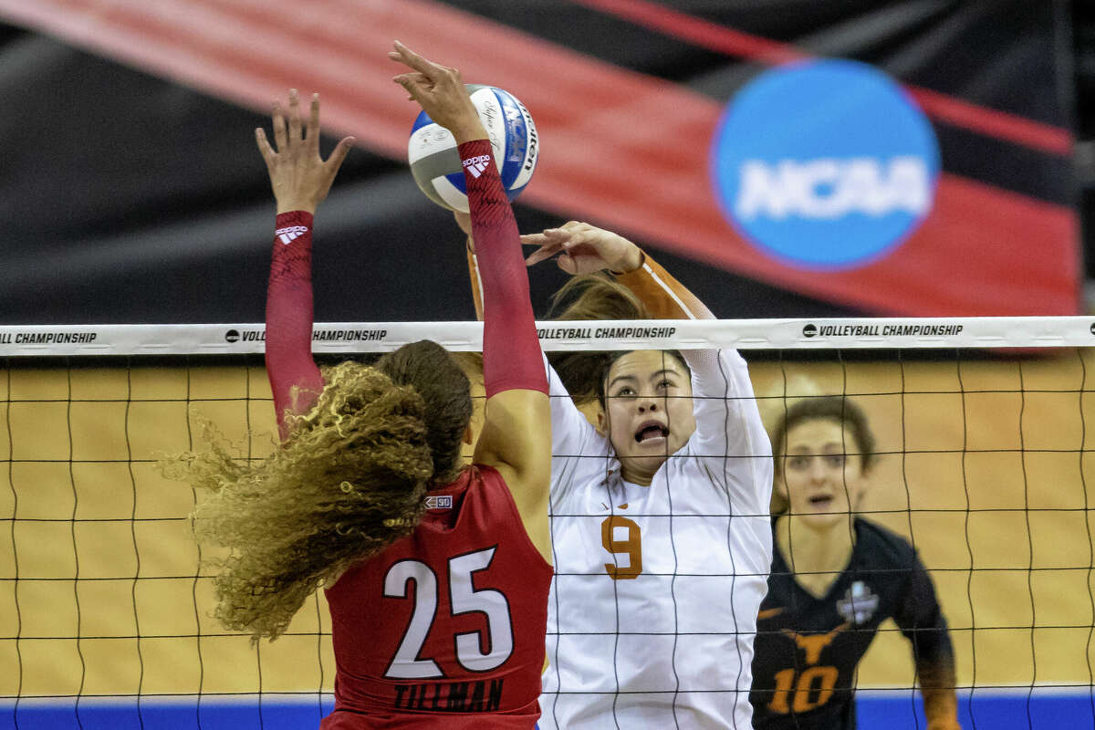 Texas Longhorns win national volleyball title over Louisville