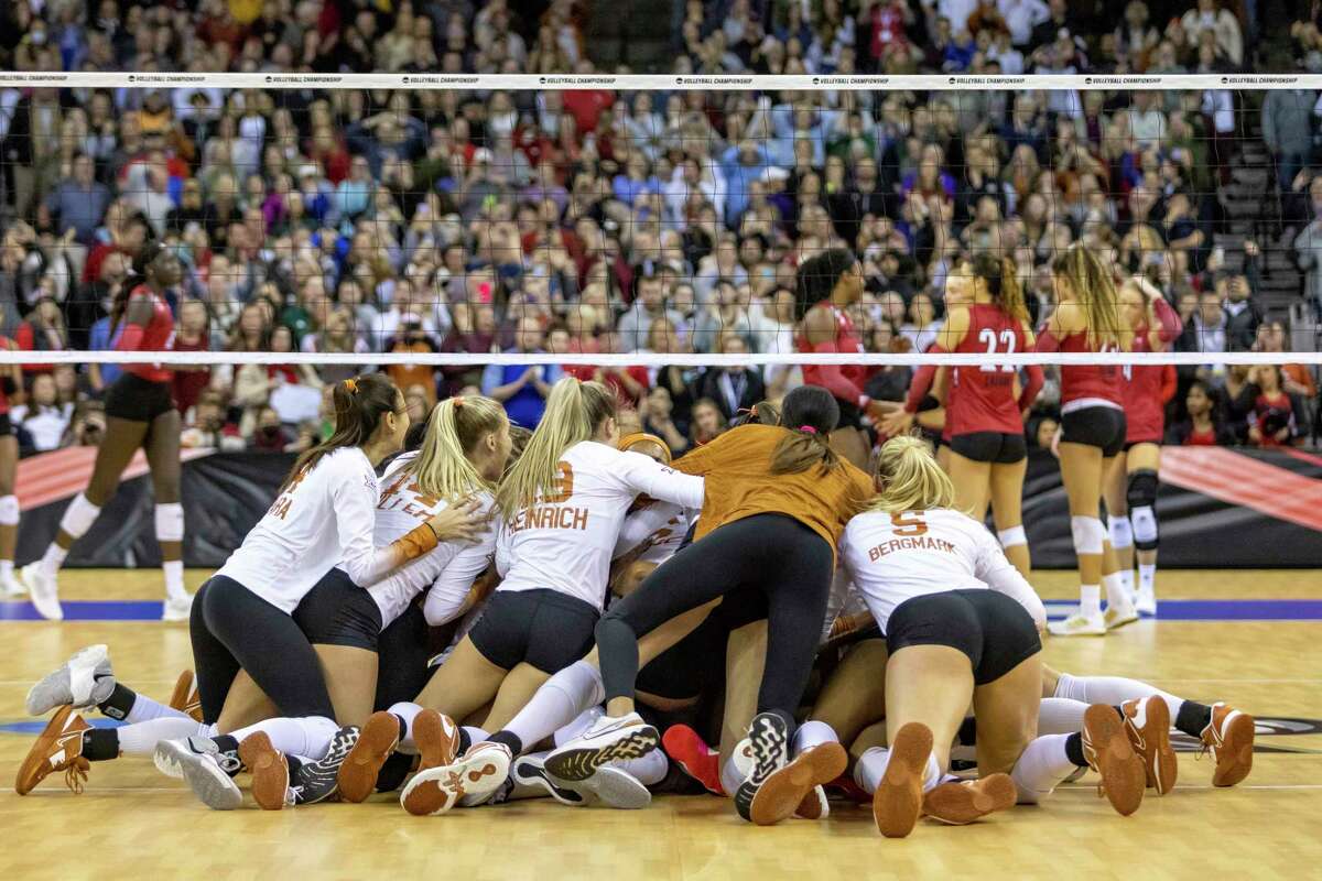 Texas volleyball sweeps Louisville to win national championship