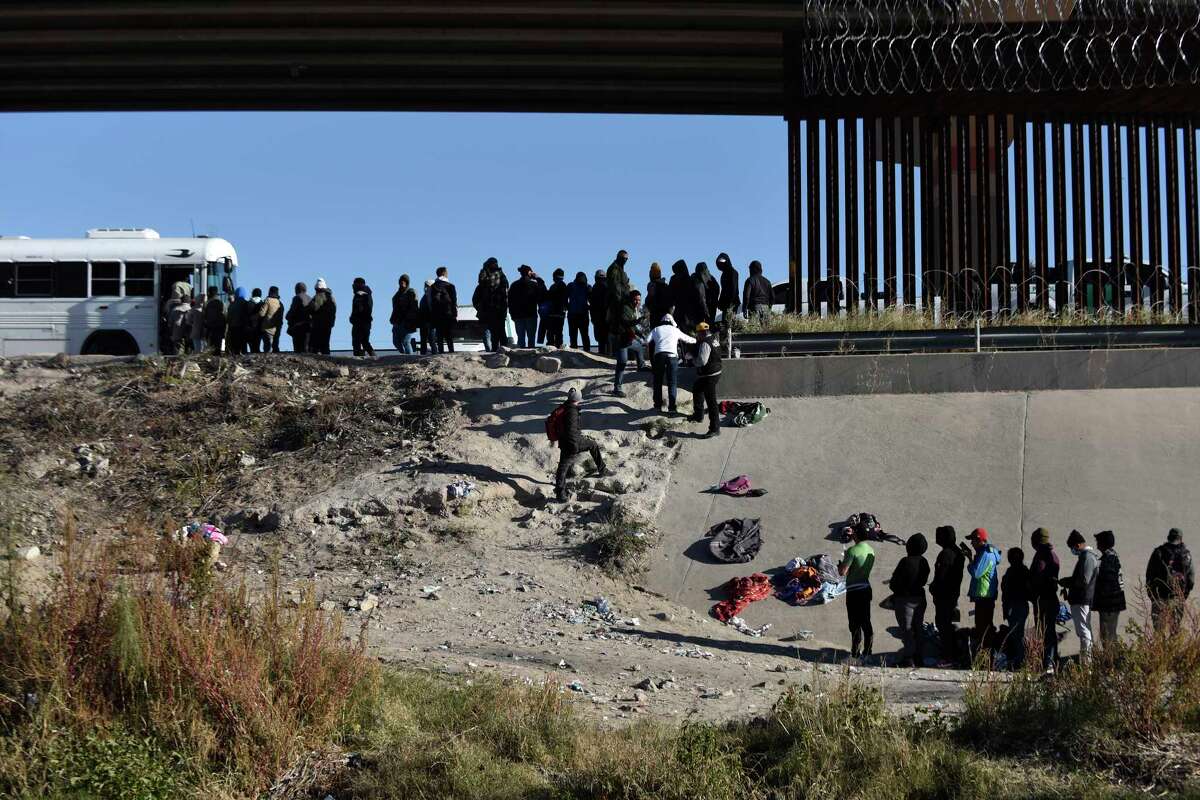 Story photo for Gov. Greg Abbott warns of 'total chaos' at Texas border if Title 42 is lifted this week