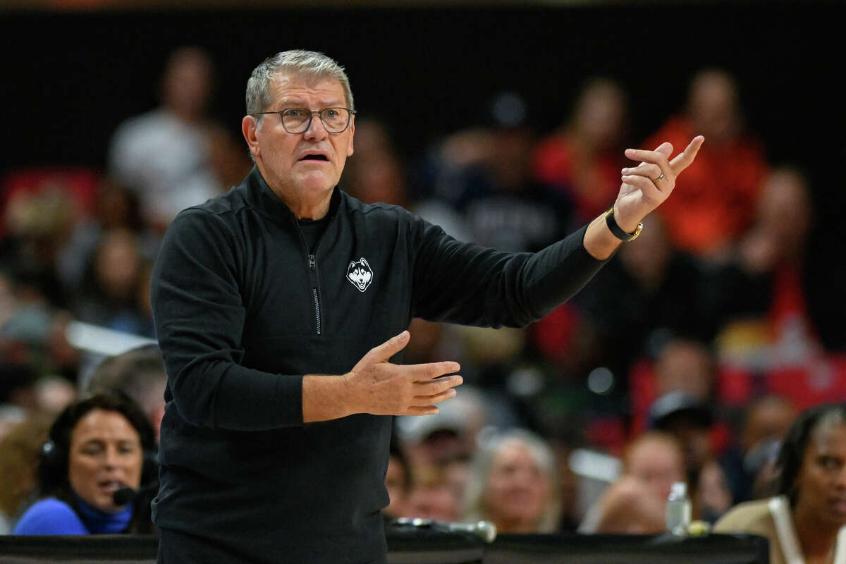 Geno Auriemma to miss UConn women's game with Florida State.