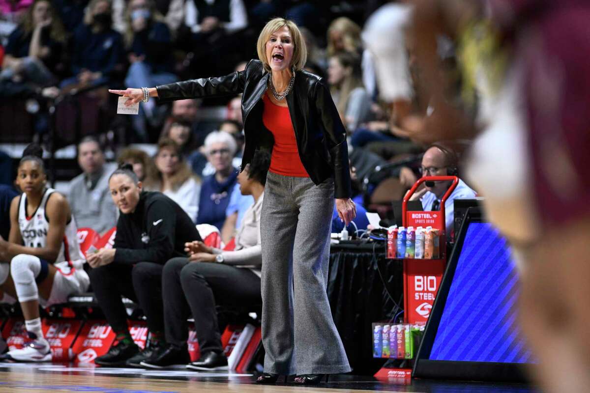 UConn women's basketball team is 16-0 with Chris Dailey in charge