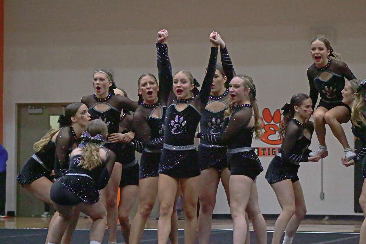 Edwardsville High School was the host of the Edwardsville ICCA Invitational on Sunday. The Tigers competed against other area teams in the varsity large division. EHS had already qualified for state the week prior. 