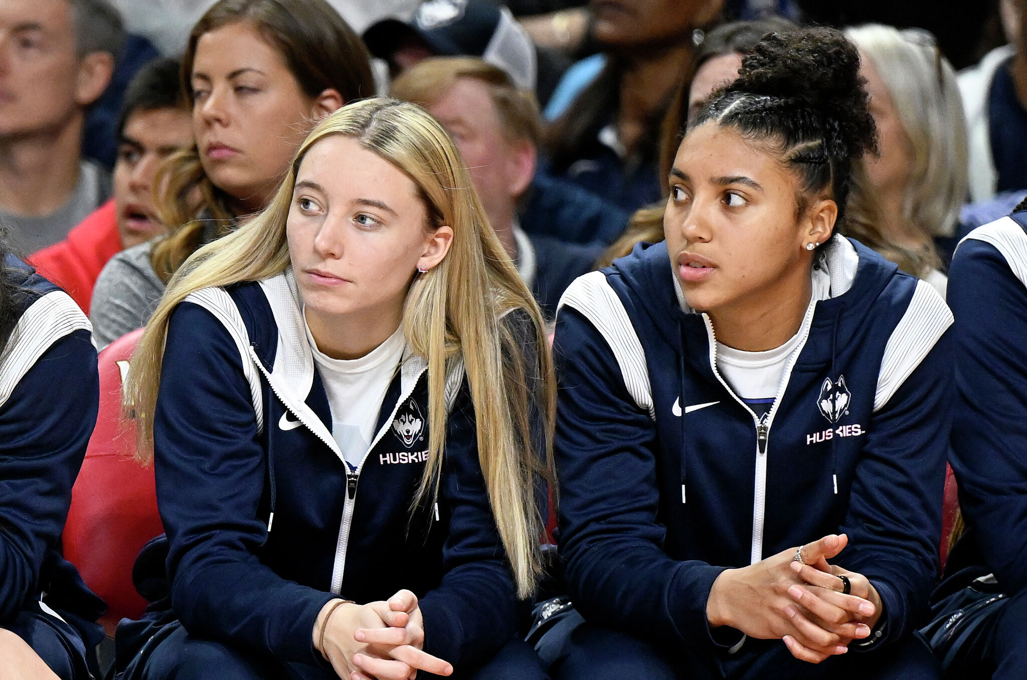 Paige Bueckers, Azzi Fudd gift UConn teammates with Bose headphones