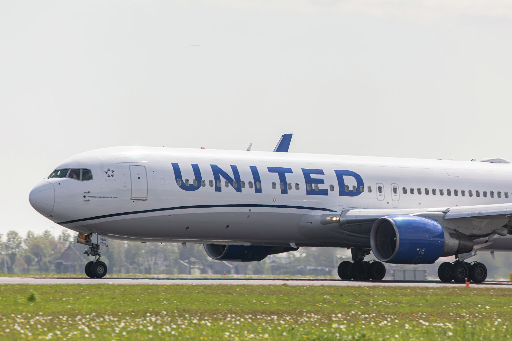 Five hospitalized by turbulence on United flight to Houston