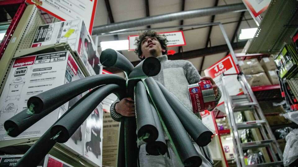 Diego DeLuna stocks up on insulation for the pipes in his home in preparation for the dropping temperature on Monday, Dec. 19, 2022 in Houston.