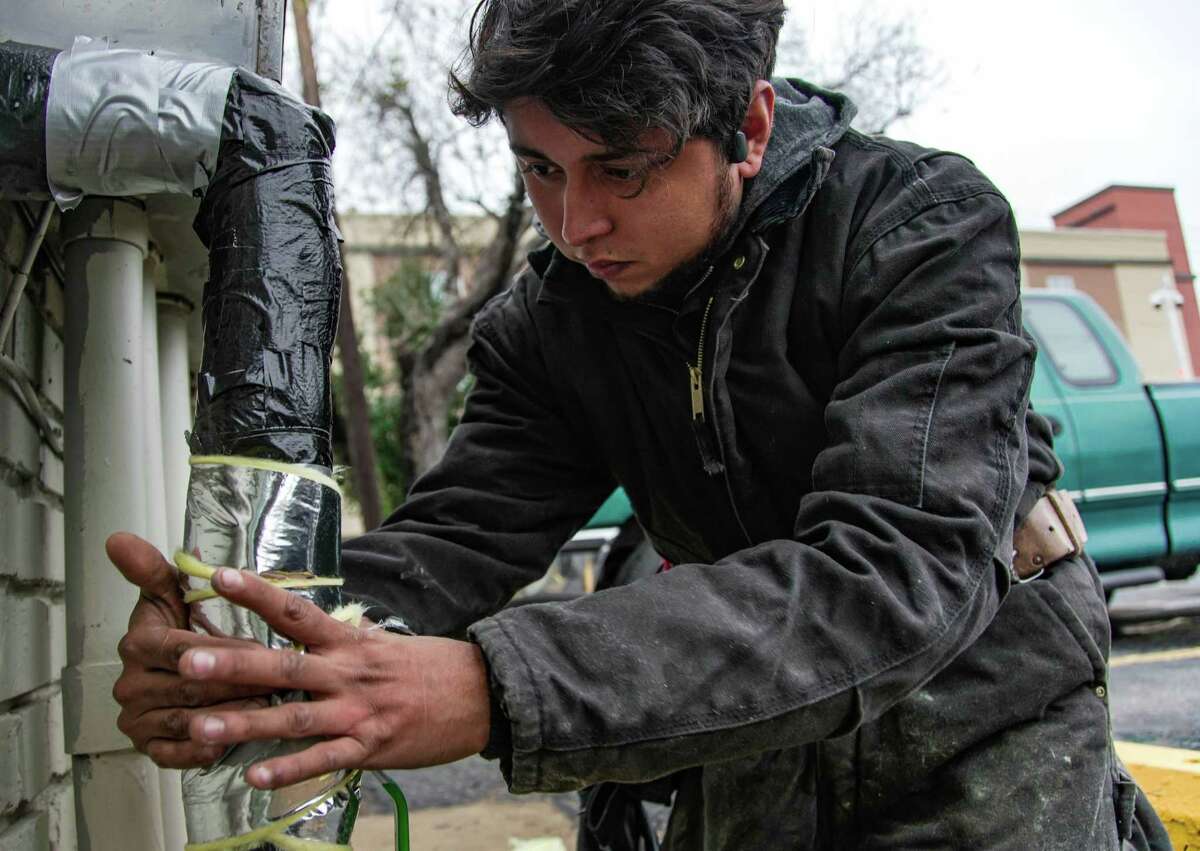 Angel Salazar insulates the pipes astatine  an flat  analyzable  that helium  maintains successful  mentation  for the dropping somesthesia  connected  Monday, Dec. 19, 2022 successful  Houston.