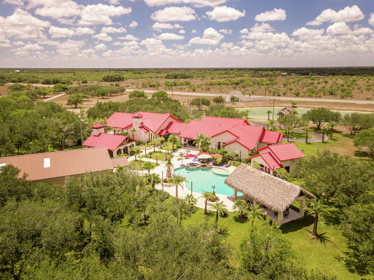 Cothern's Trophy Oaks Ranch in Goliad county is perfect for any hunter or someone that wants to relax in the over 5,000 remodeled home.