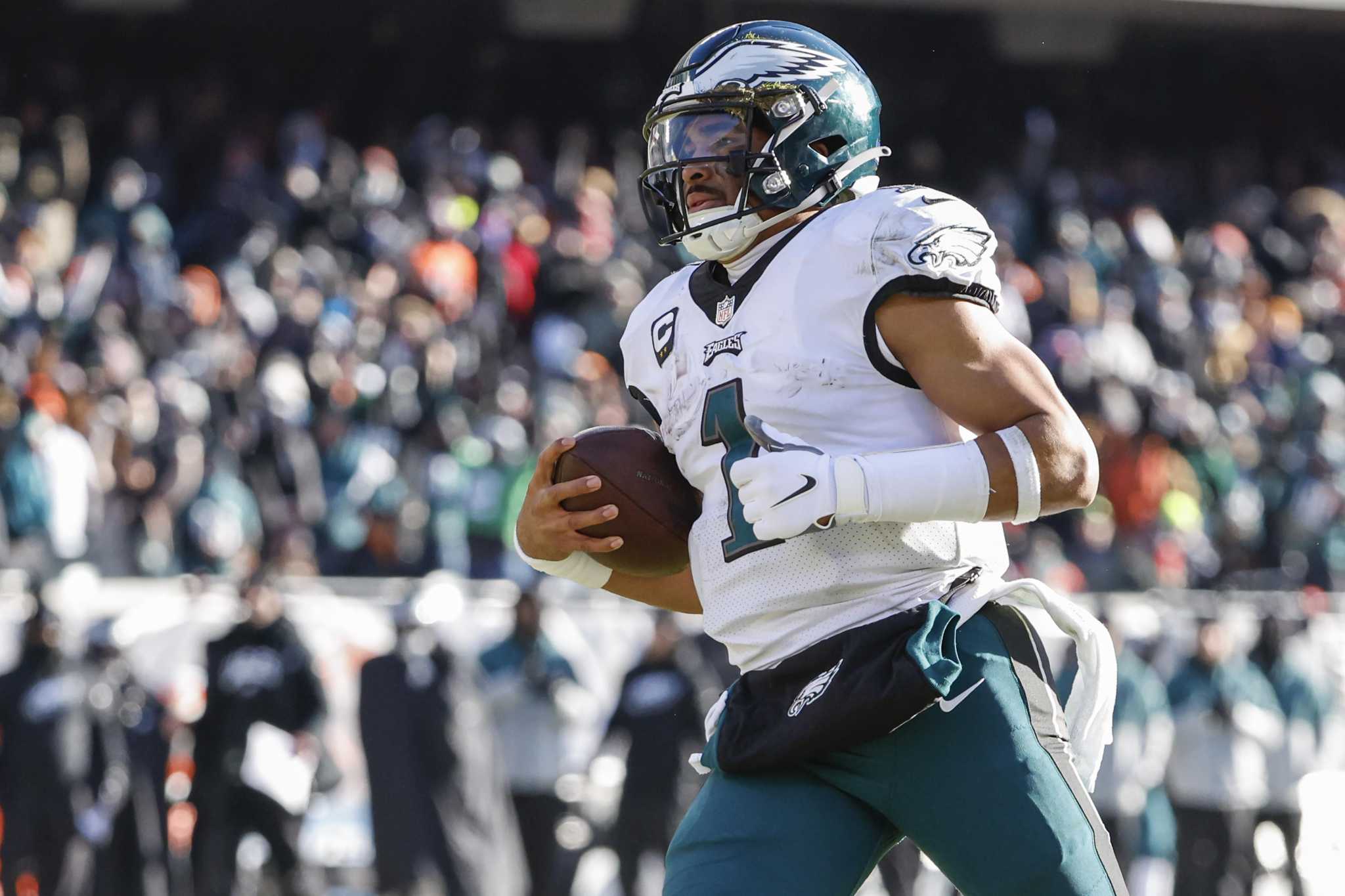 Eagles quarterback Jalen Hurts suffered right shoulder sprain