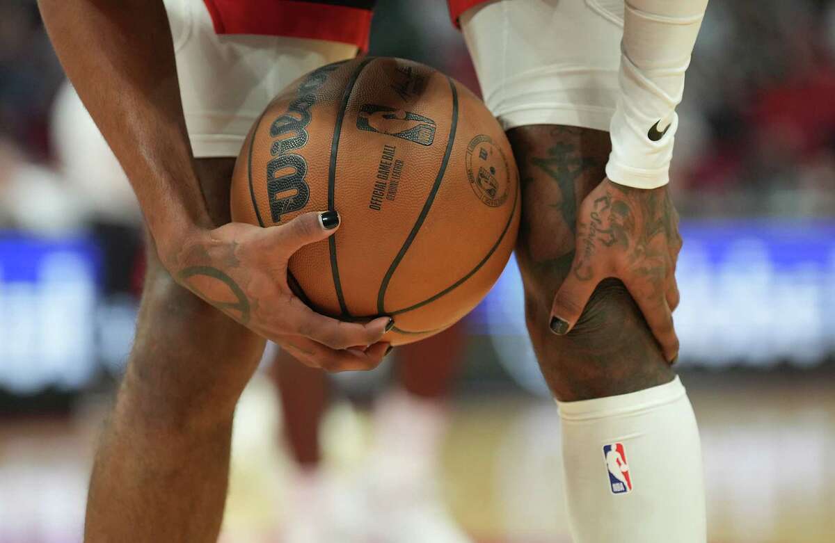 Houston Rockets guard Jalen Green (4) holds his knee after being fouled in the first half at the Toyota Center on Monday, Dec. 19, 2022 in Houston.