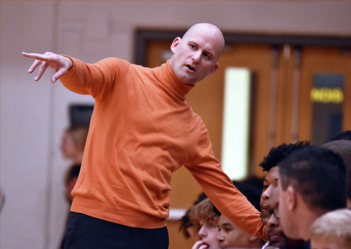 Edwardsville coach Dustin Battas points out a play to his bench against Riverview Gardens in the first half on Monday inside Lucco-Jackson Gymnasium in Edwardsville.