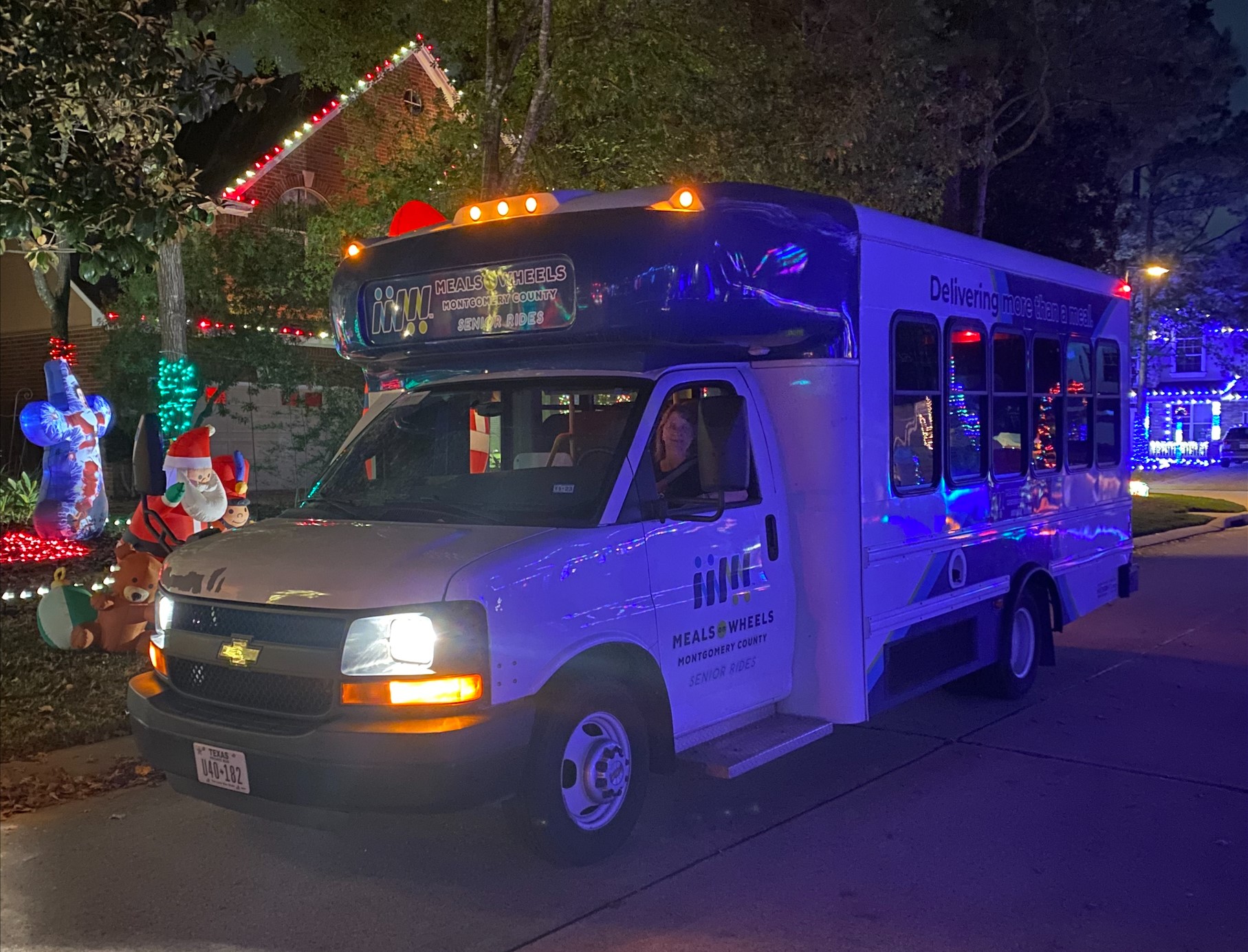 Meals on Wheels delivers holiday light tour to Woodlands seniors