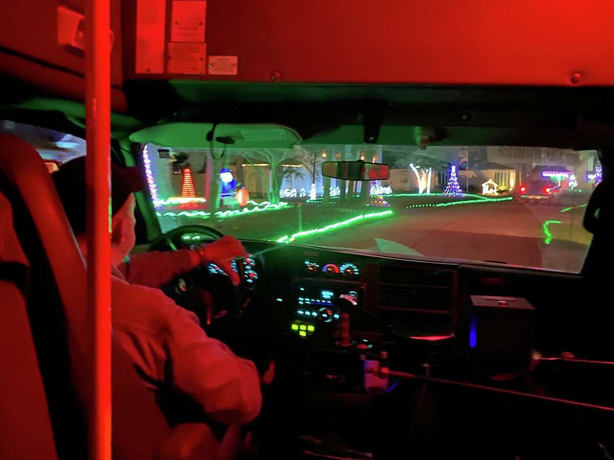 Meals on Wheels delivers holiday light tour to Woodlands seniors