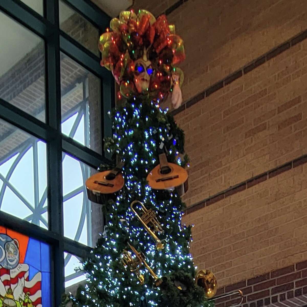 UISD custodians honor fine arts students with Christmas tree