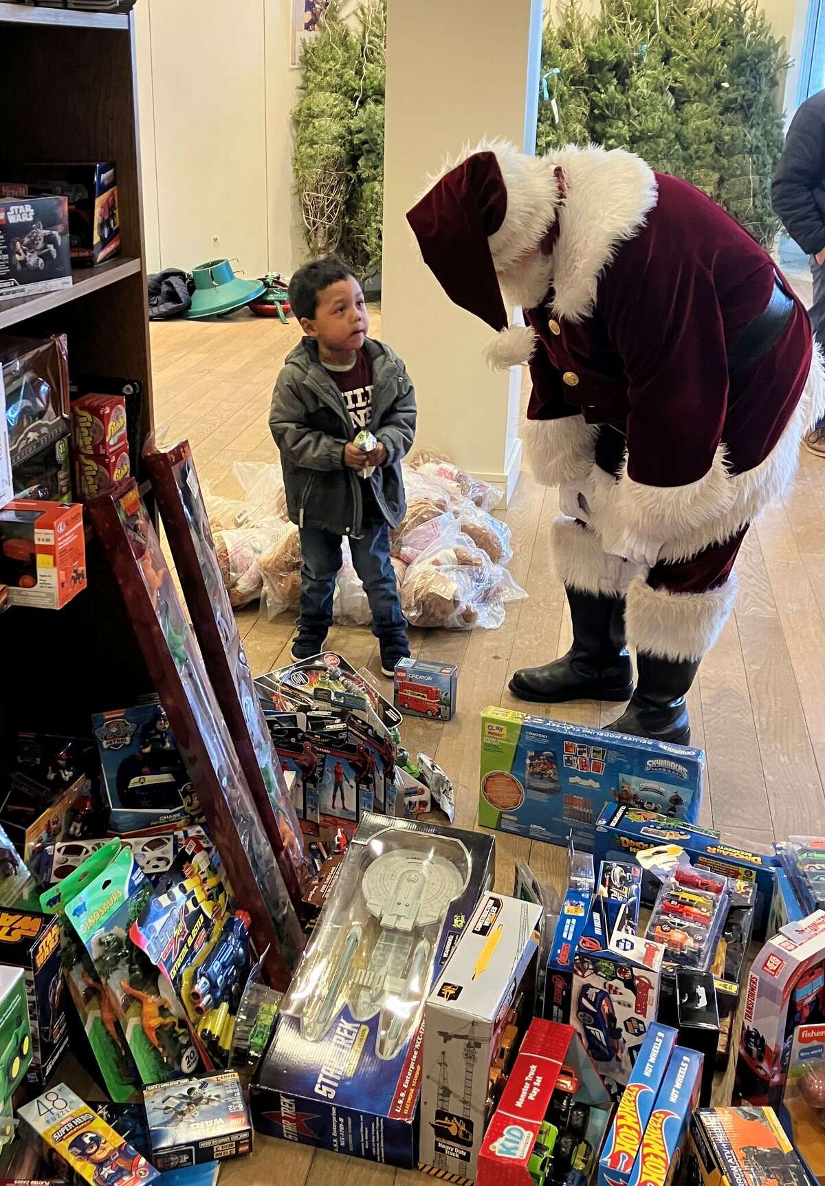 Glastonbury shop brightens holiday for parents reunited with kids