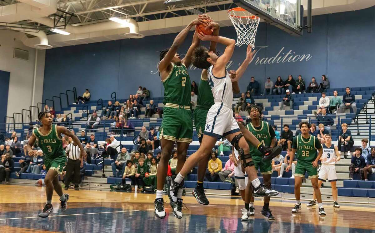 Boys basketball Cypress Falls rolls past Kingwood in second half