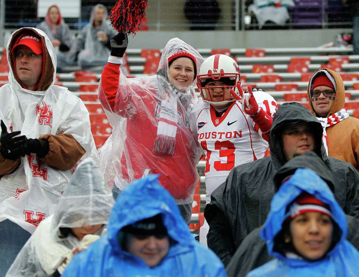 UH fans braved the cold and rain for the 2015 Armed Forces Bowl in Fort Worth, but that day might end up balmy to what the Cougars will experience Friday in the Independence Bowl at Shreveport.