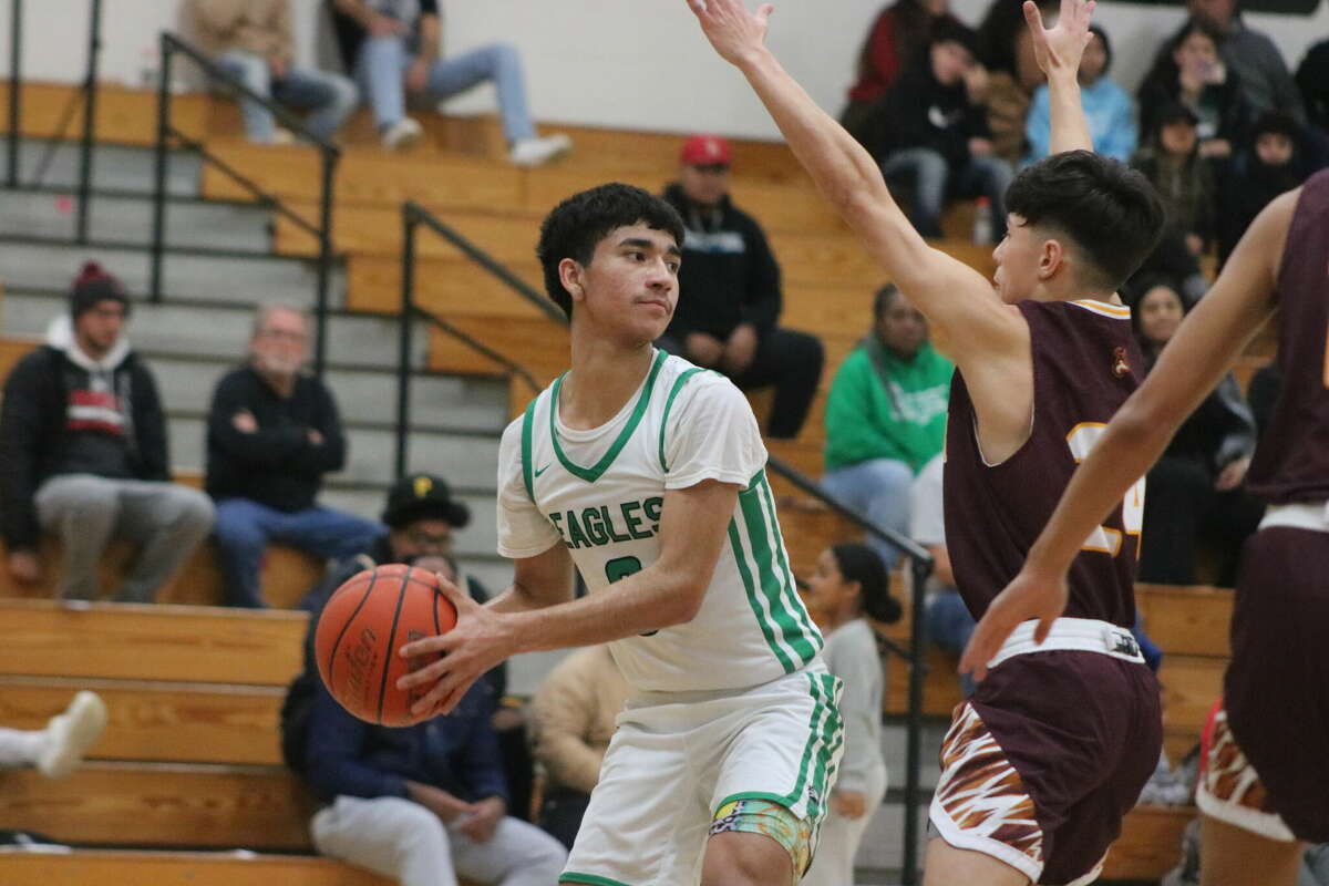 Pasadena's Hector Manriquez looks for assistance as Deer Park's Andrew Aguilar guards him during first-half play Tuesday afternoon.