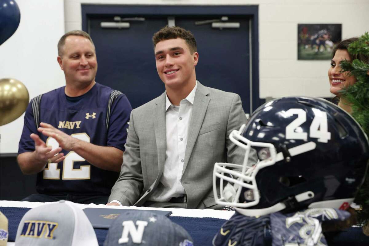 Smithson Valley football players sign for major colleges