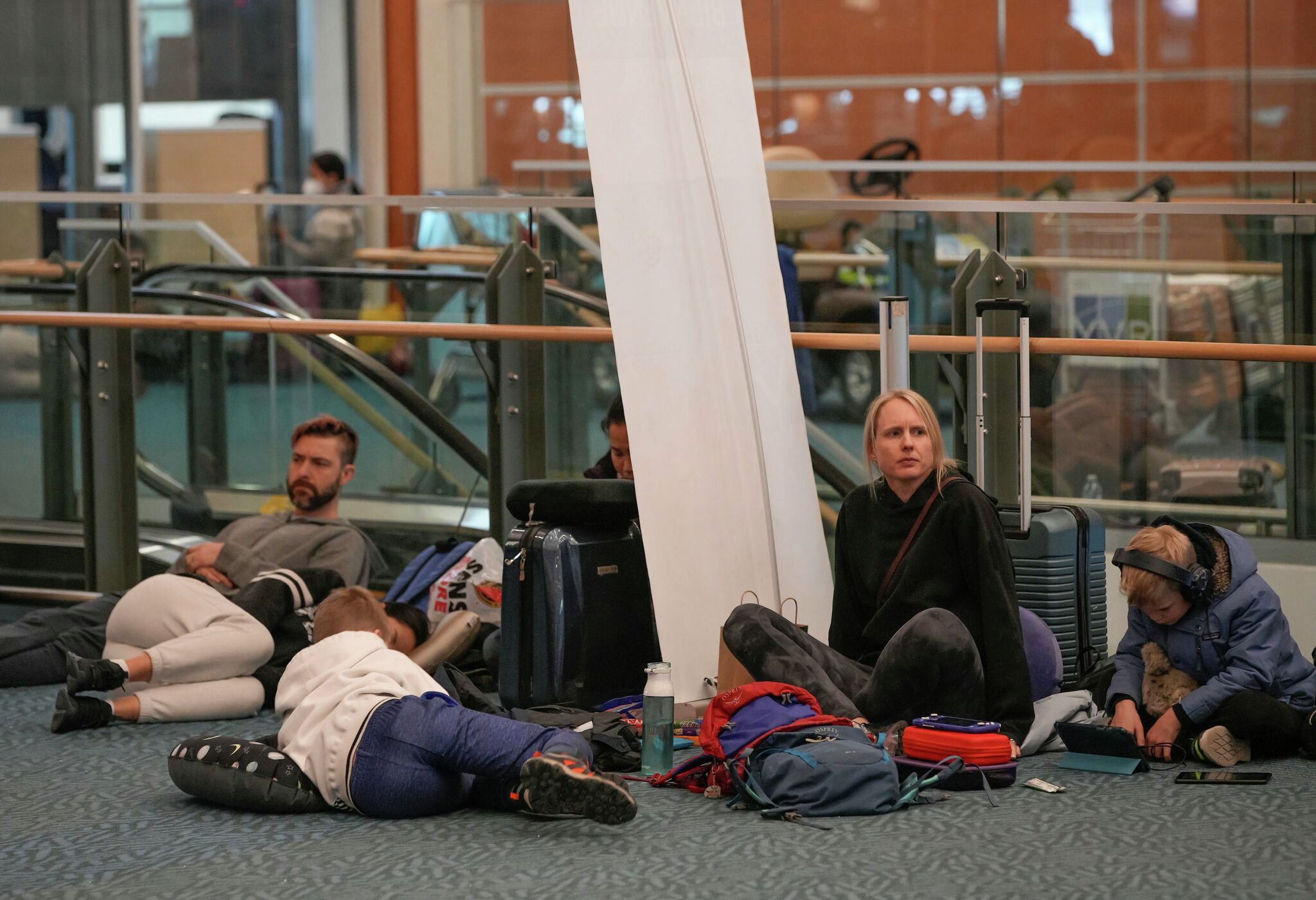 tips-for-surviving-flight-delays-and-cancellations