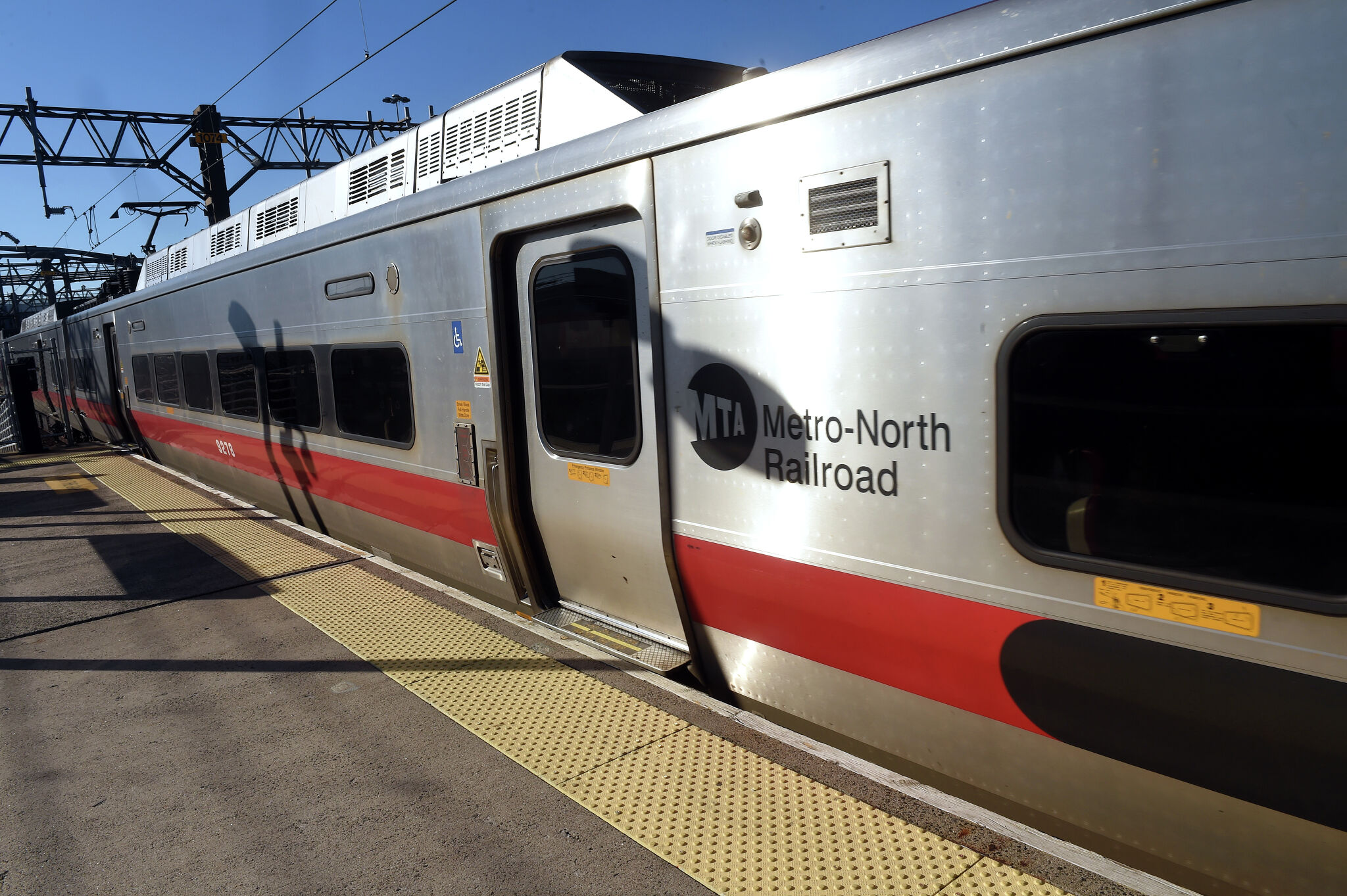 Metro-North trains on New Haven Line delayed up to 1 hour, MTA says