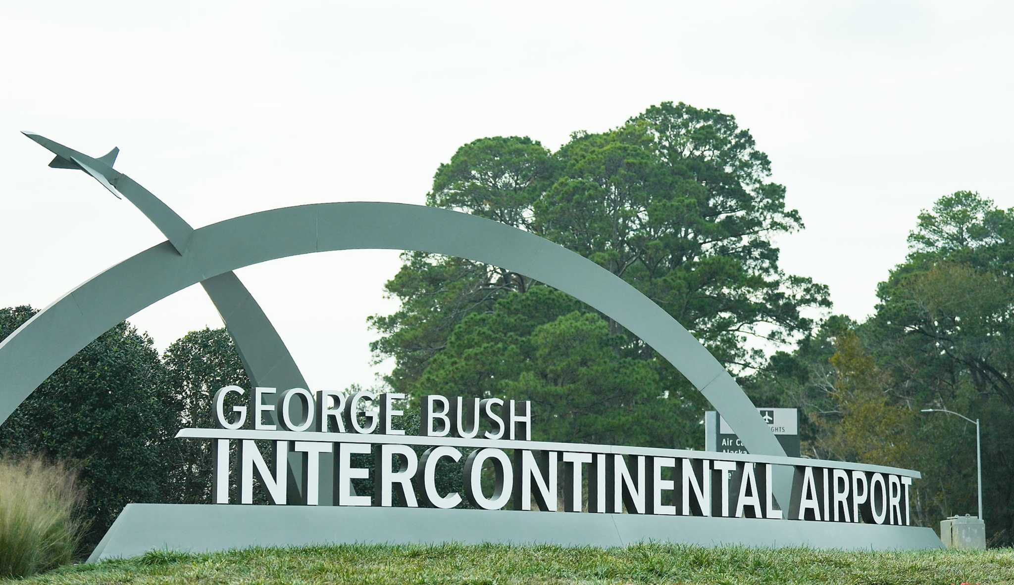 Fire in Houston airport locker room delays morning flights