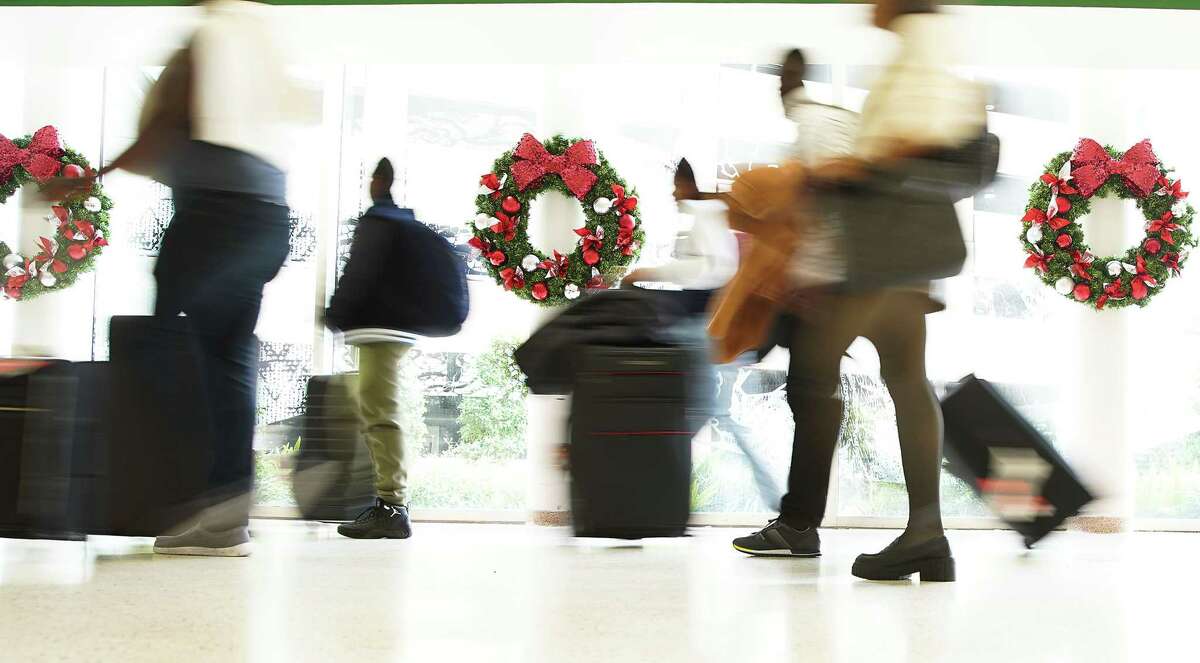 Traverlers marque   their mode   successful  Terminal A astatine  George Bush Intercontinental Airport connected  Wednesday, Dec. 21, 2022 successful  Houston.