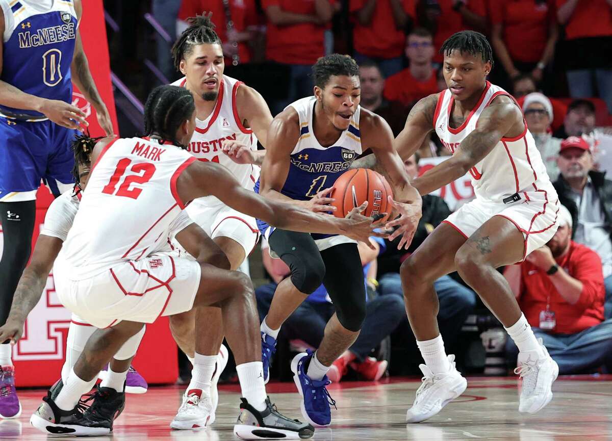 Basketball: Houston Cougars rout McNeese in nonconference finale