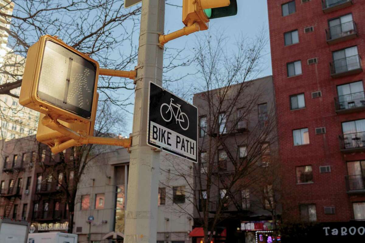 A bike lane sign is shown in Manhattan, where the city has outpaced San Francisco in reducing traffic deaths.