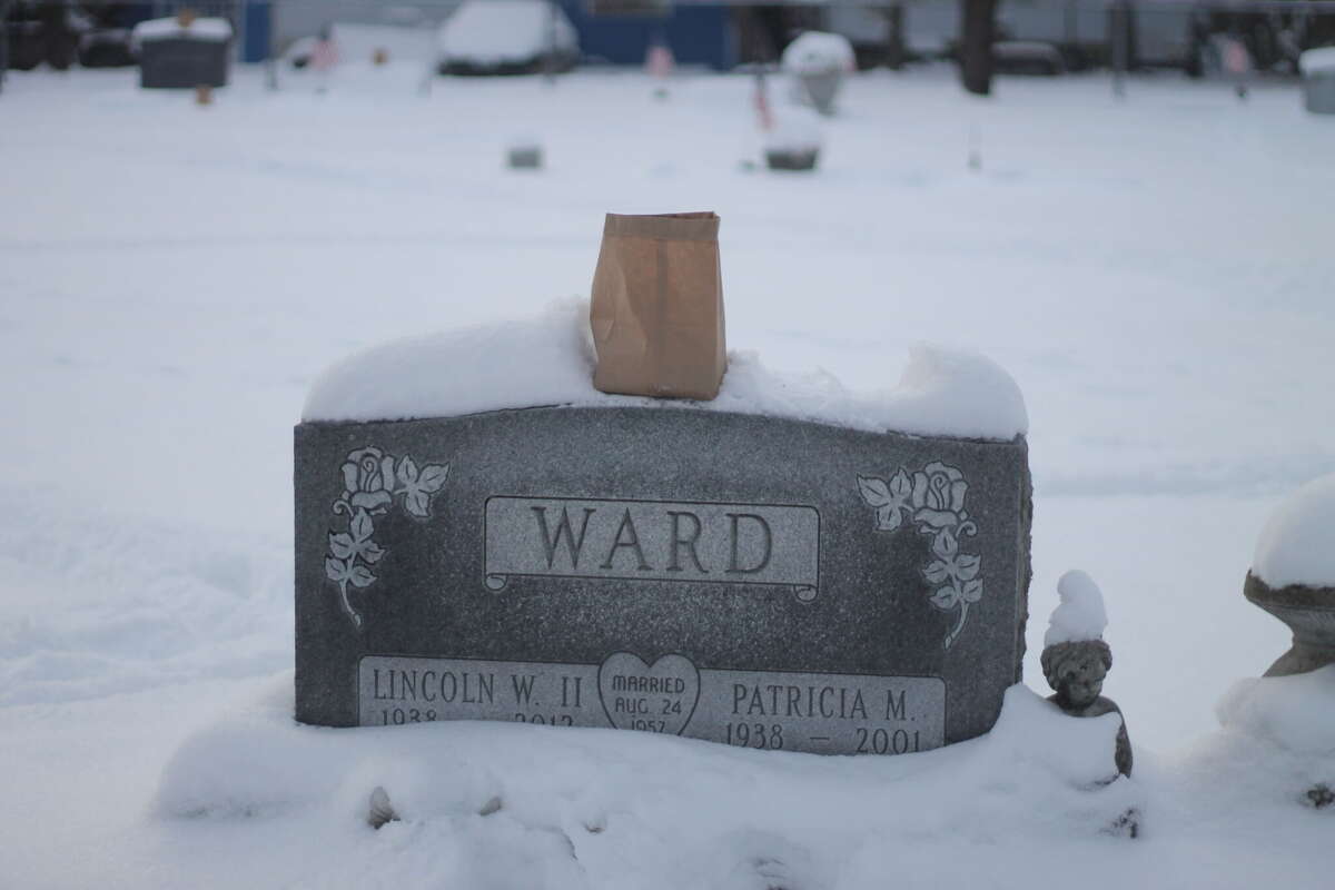 Kaleva's winter solstice event draws dozens of volunteers