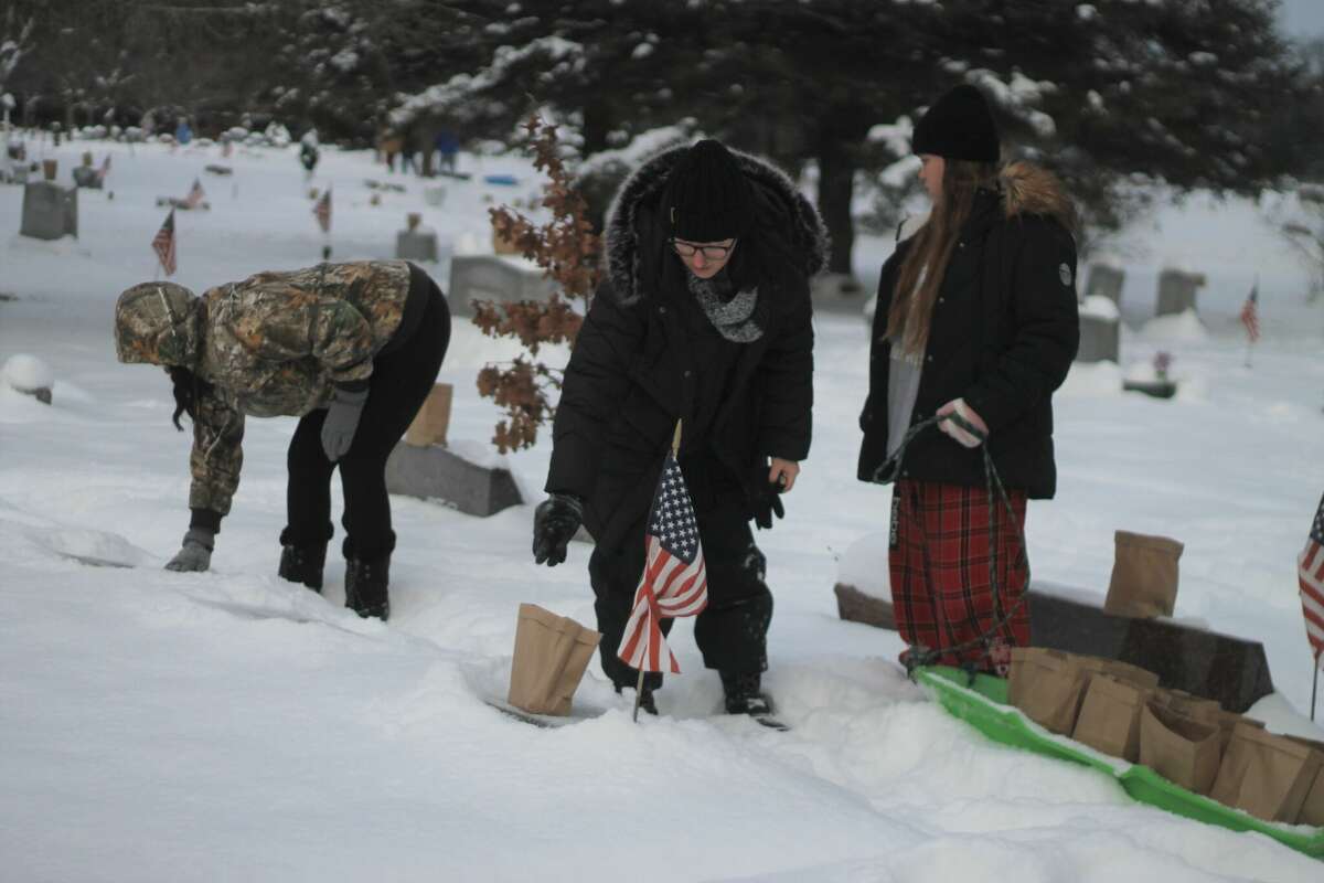 Kaleva's winter solstice event draws dozens of volunteers