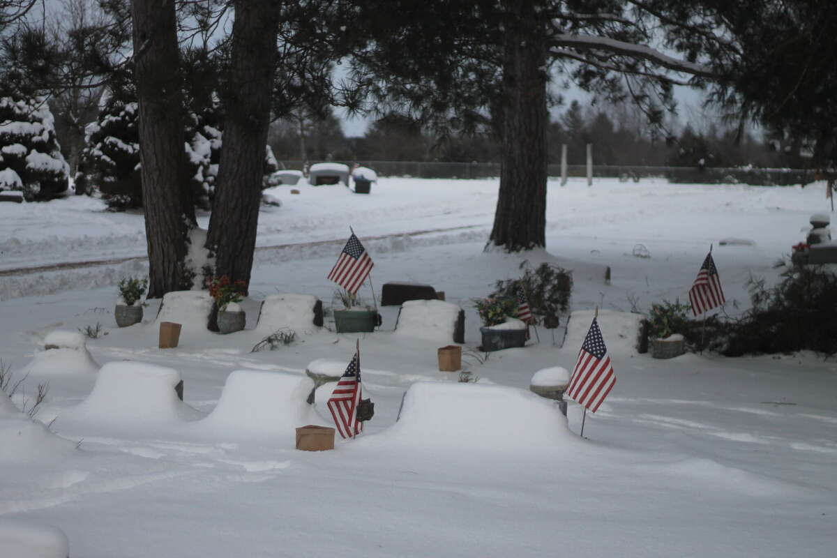 Kaleva's winter solstice event draws dozens of volunteers