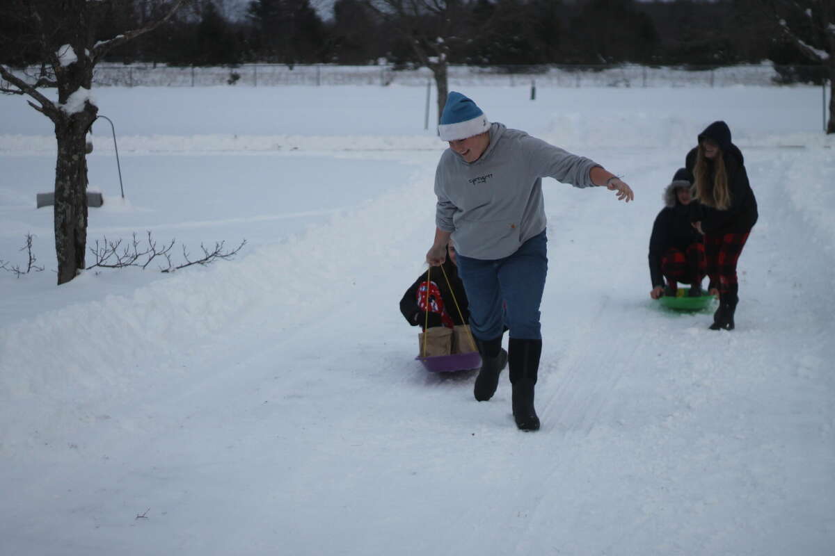 Kaleva's winter solstice event draws dozens of volunteers