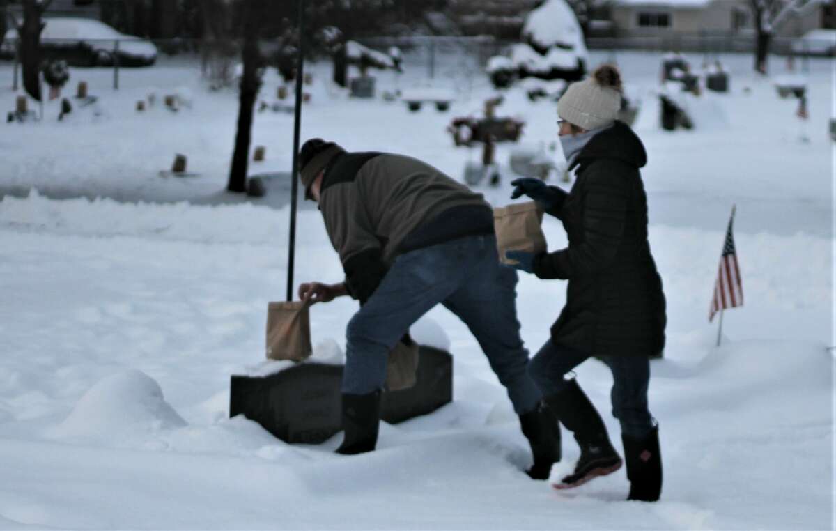 Kaleva's winter solstice event draws dozens of volunteers