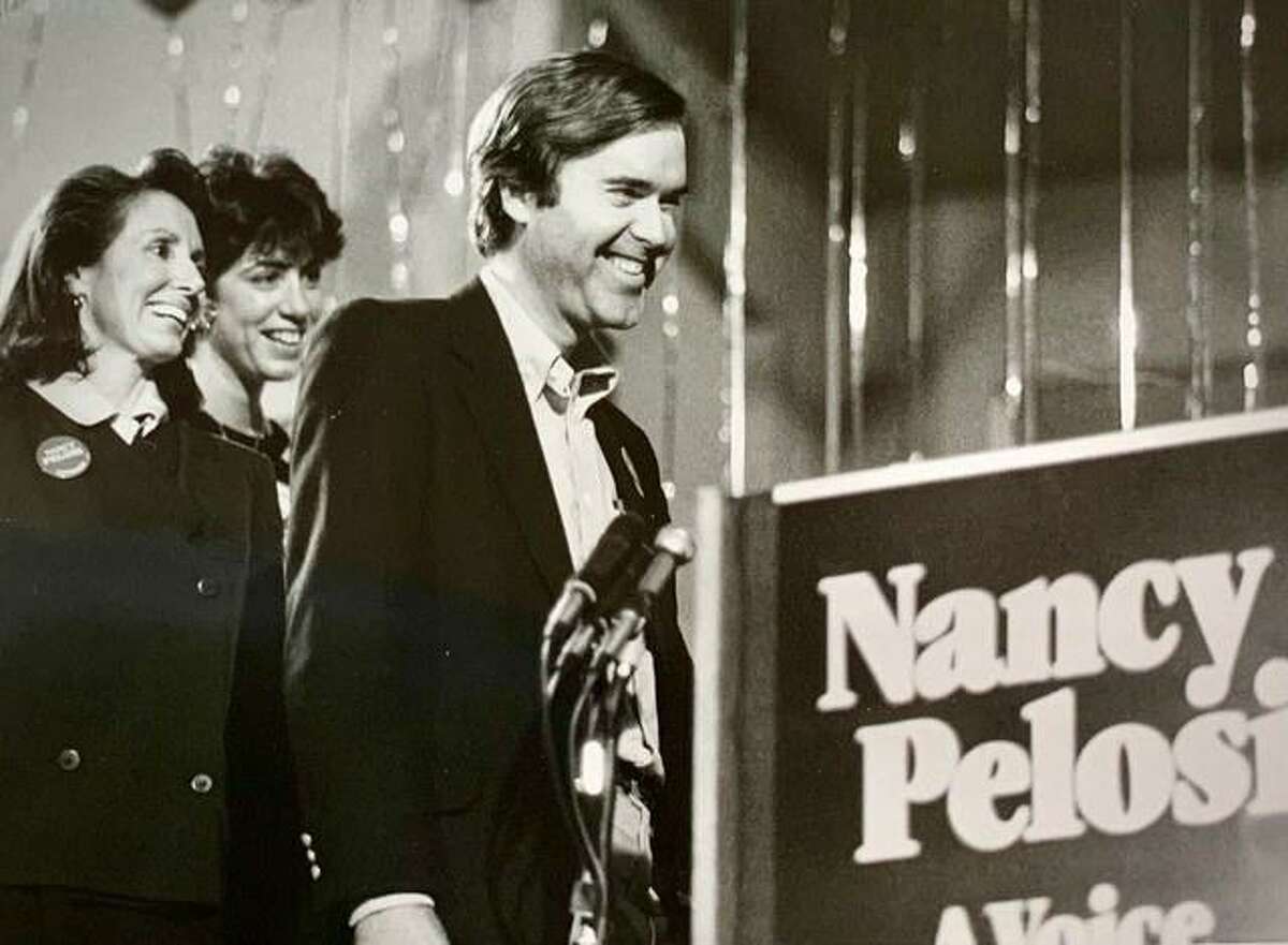 1987年，小弗雷德·罗斯与南希·佩洛西(左)和她的女儿克里斯汀在佩洛西首次当选国会议员的当晚。