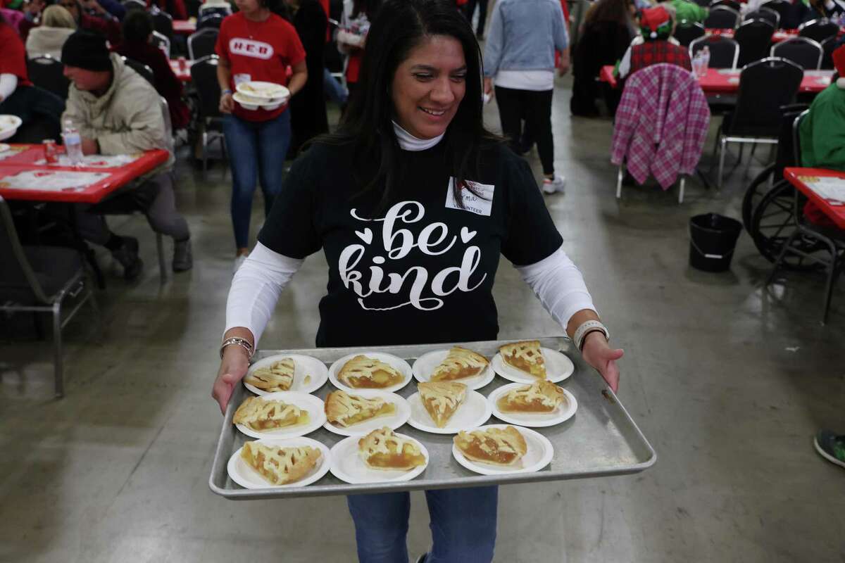 ‘I Love Every Bit Of It’: H-E-B Rolls Out Feast Of Sharing Celebration ...