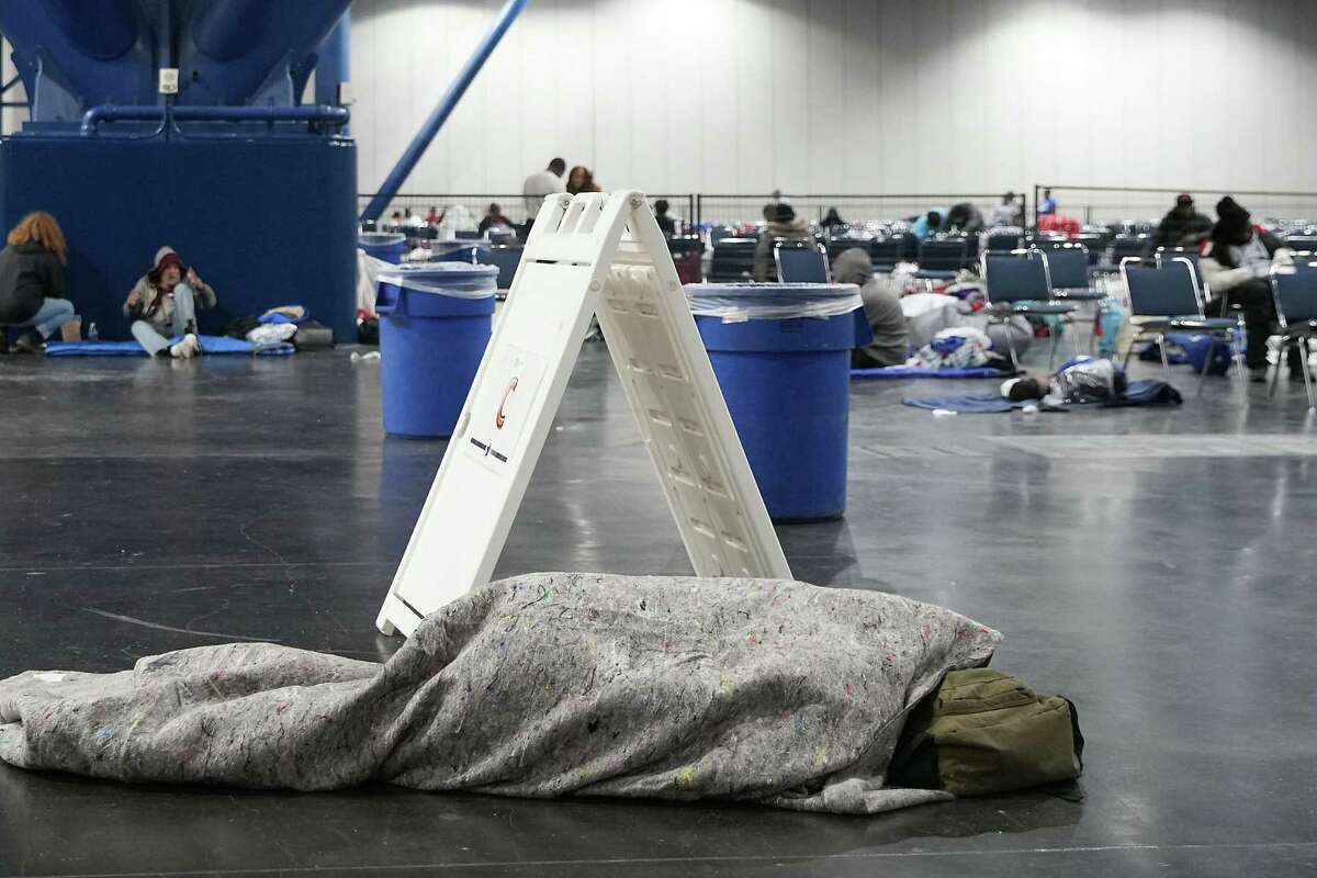 Story photo for Houston freeze live updates: Waking up to sub-freezing temps.
