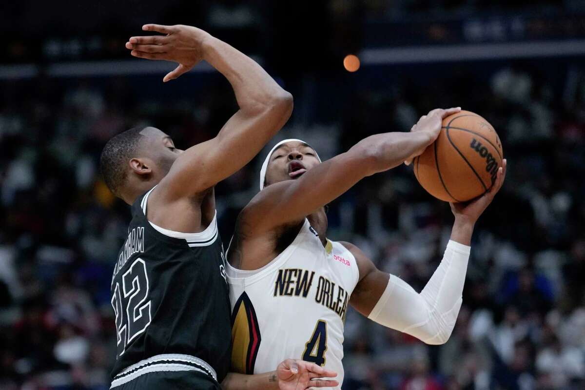New Orleans Pelicans guard Devonte' Graham (4) handles the ball in the  first half of an
