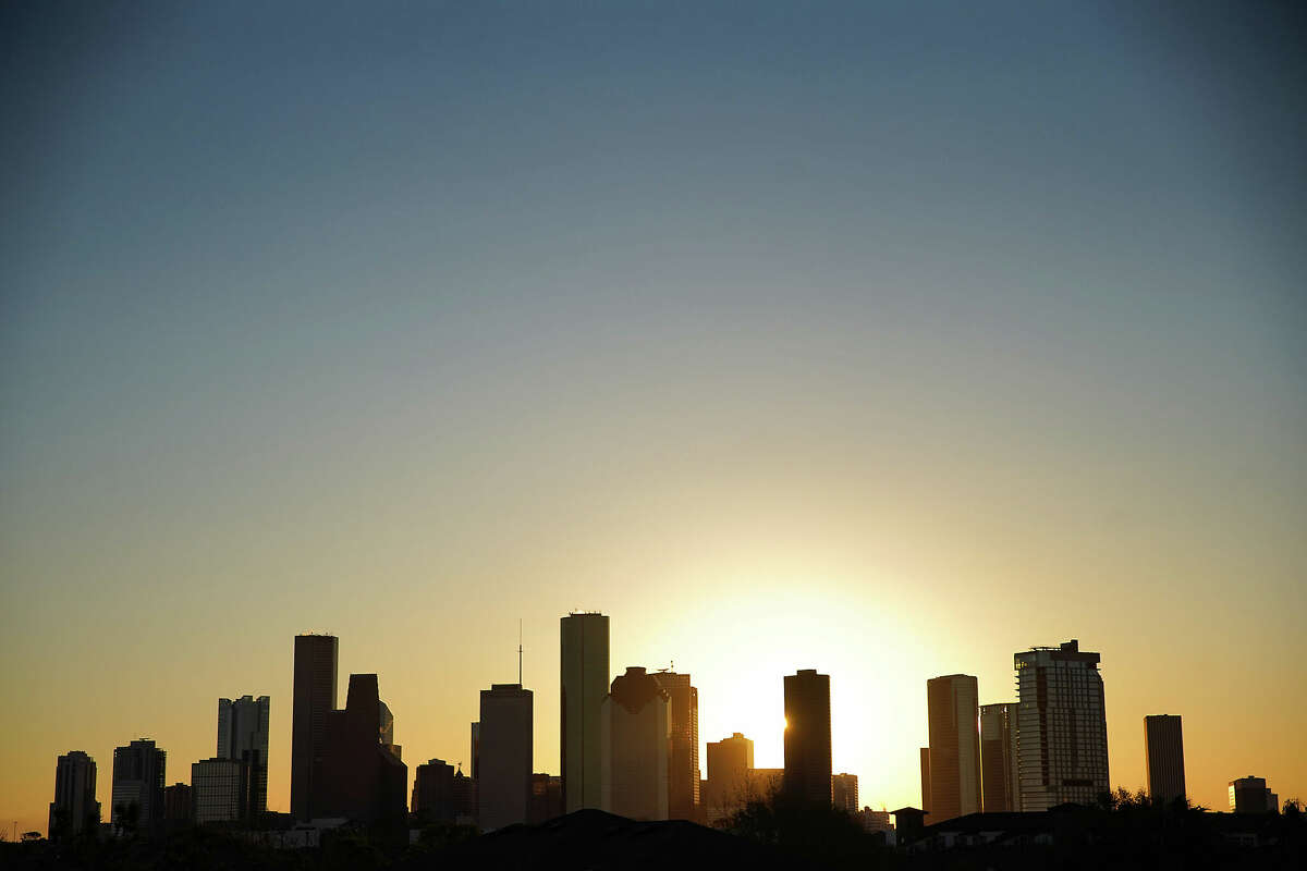 The sunrises down  the Houston skyline arsenic  residents aftermath  up   to beneath  freezing temperatures connected  Friday, Dec. 23, 2022 successful  Houston.